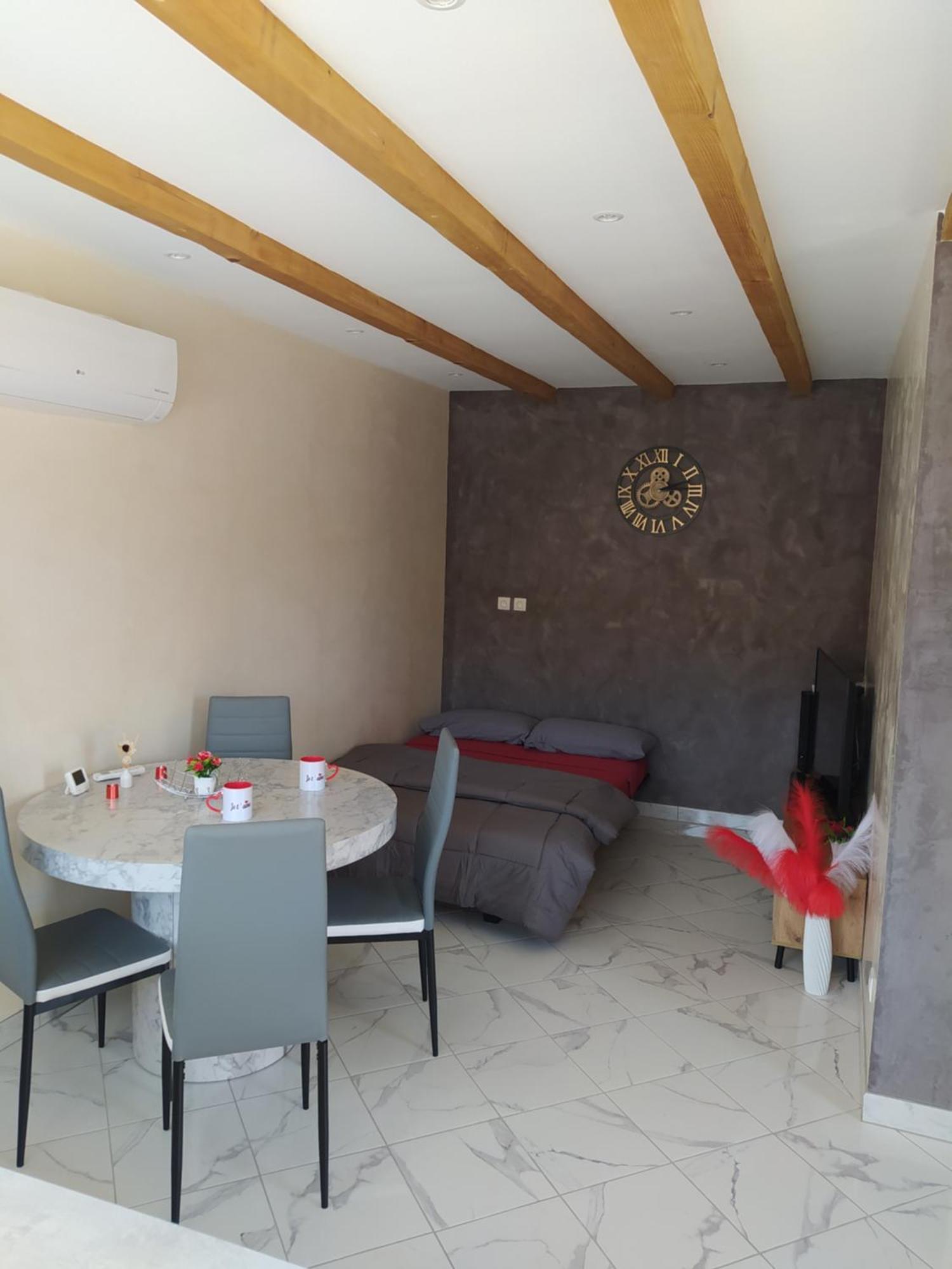 Studio Cosy Avec Terrasse Et Jacuzzi A Disposition De Mai A Aout Rians  Экстерьер фото