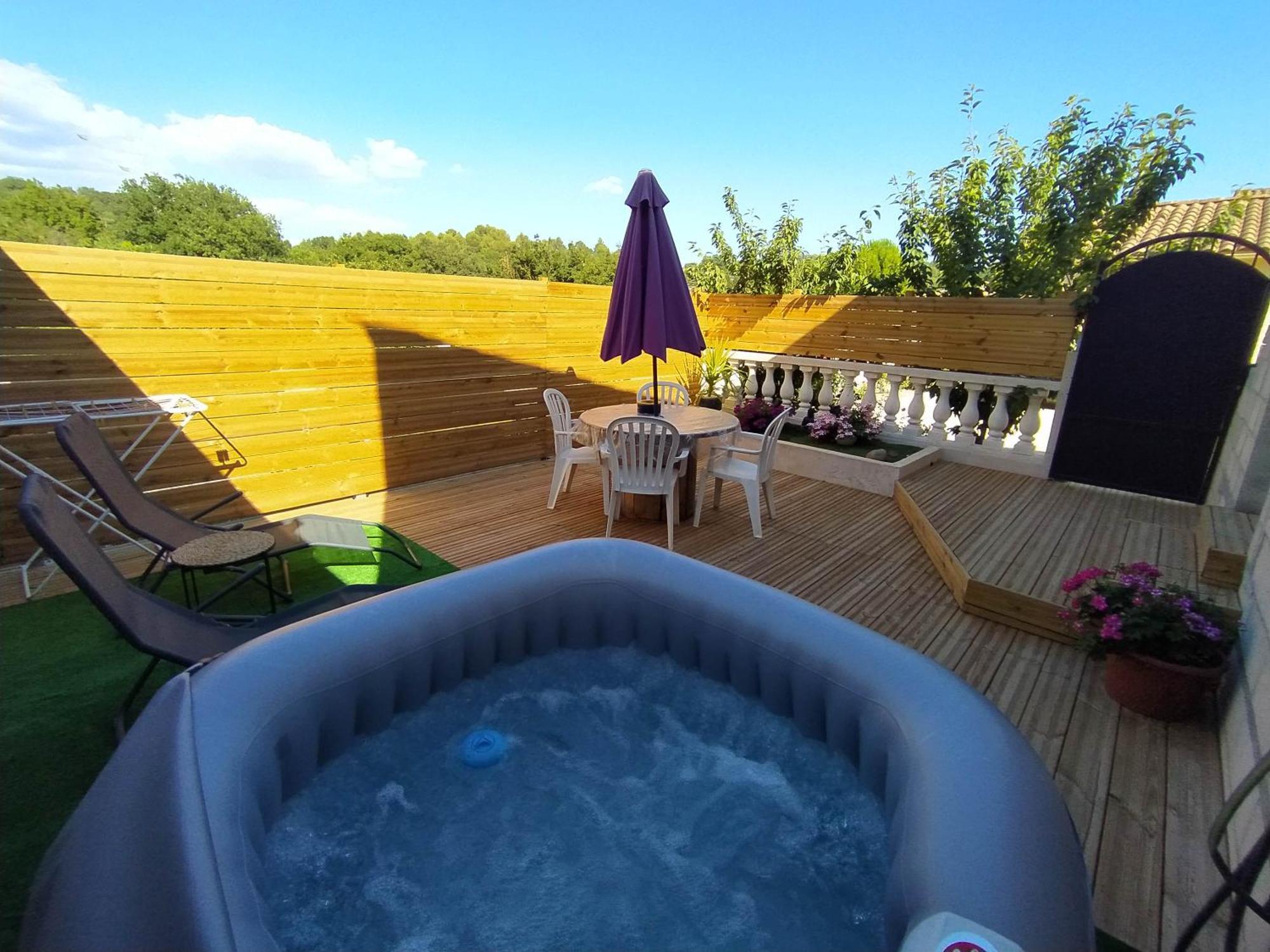 Studio Cosy Avec Terrasse Et Jacuzzi A Disposition De Mai A Aout Rians  Экстерьер фото